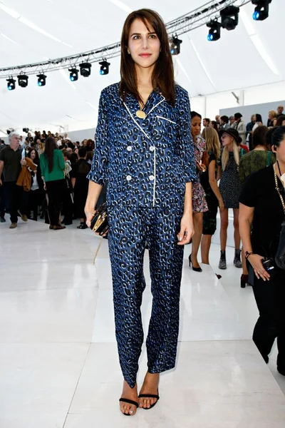 Look 16